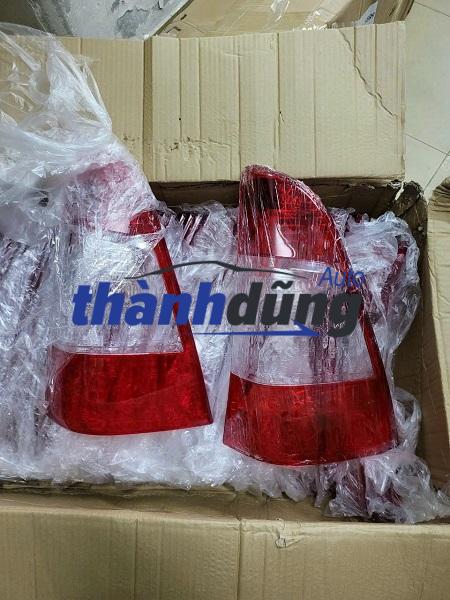VỎ NHỰA MẶT ĐÈN HẬU XE TOYOTA INNOVA