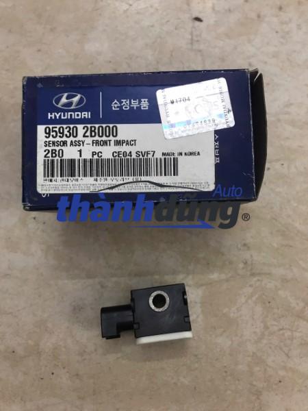 CẢM BIẾN VA CHẠM BA ĐỜ SỐC TRƯỚC HYUNDAI SANTAFE | 959302B000