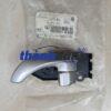 TAY MỞ CỬA TRONG TRÁI HYUNDAI HD700 | 8261026000S